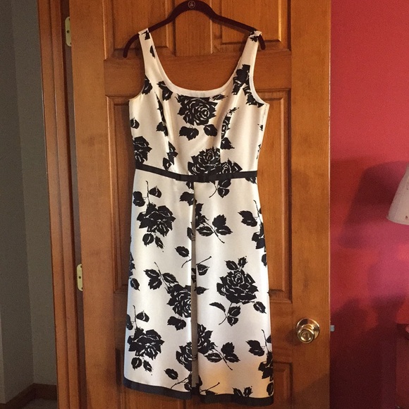 Ann Taylor Dresses & Skirts - Silky black and white dress